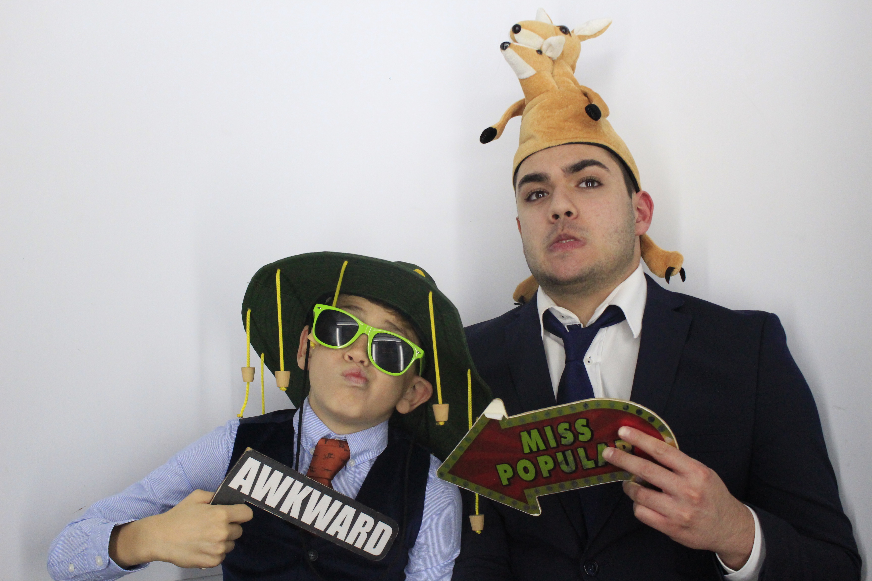 Simon & Muna  | View more photos from the event at gallery.myphotoboothexperience.co.uk/u/MyPhotoBoothExperienceLtd/Simon-Muna